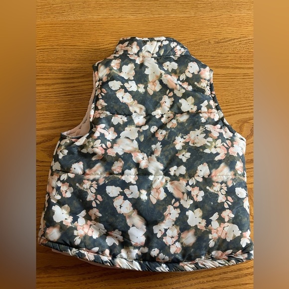 Girls Reebok Floral Down Vest Size 5 - Picture 3 of 5